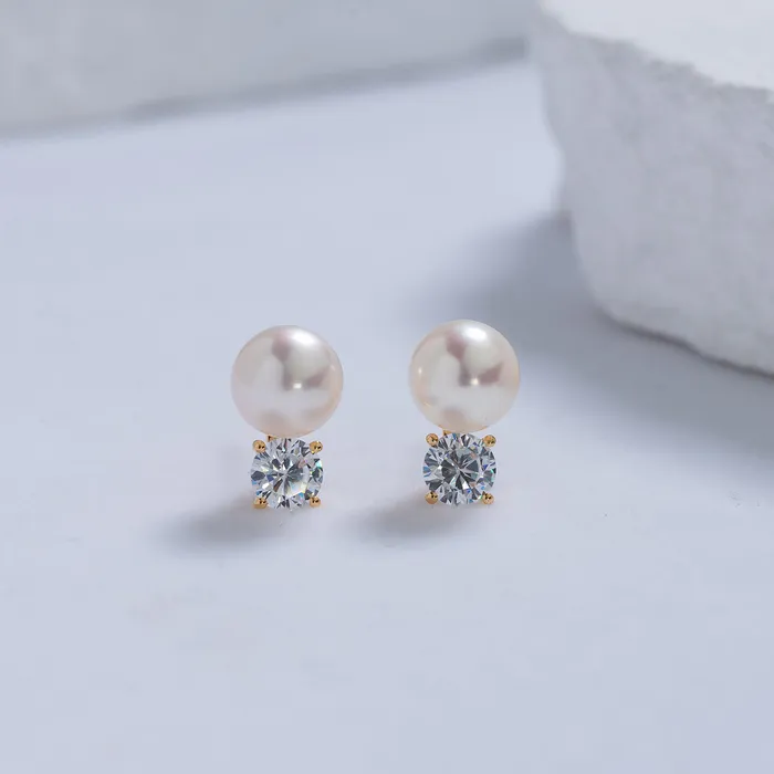 Pearly Lustre Earrings 18K Gold Akoya Hanadama Pearl Earrings KE00100