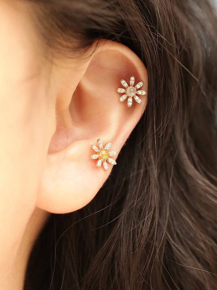 MinimalBijoux Earrings 14K Gold Rough Diamond Daisy Flower Earring 20G18G16G