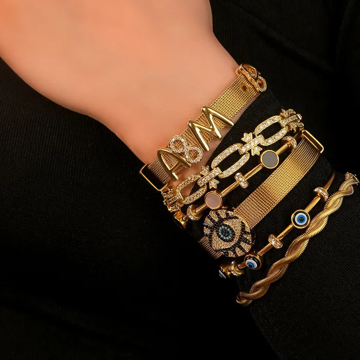Studded Link Diamond Tennis Bracelet Upakarna Bracelets